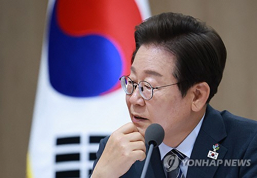 이재명 대통령이 24일 서울 용산 대통령실 청사에서 열린 국무회의를 주재하며 발언하고 있다. [연합뉴스]